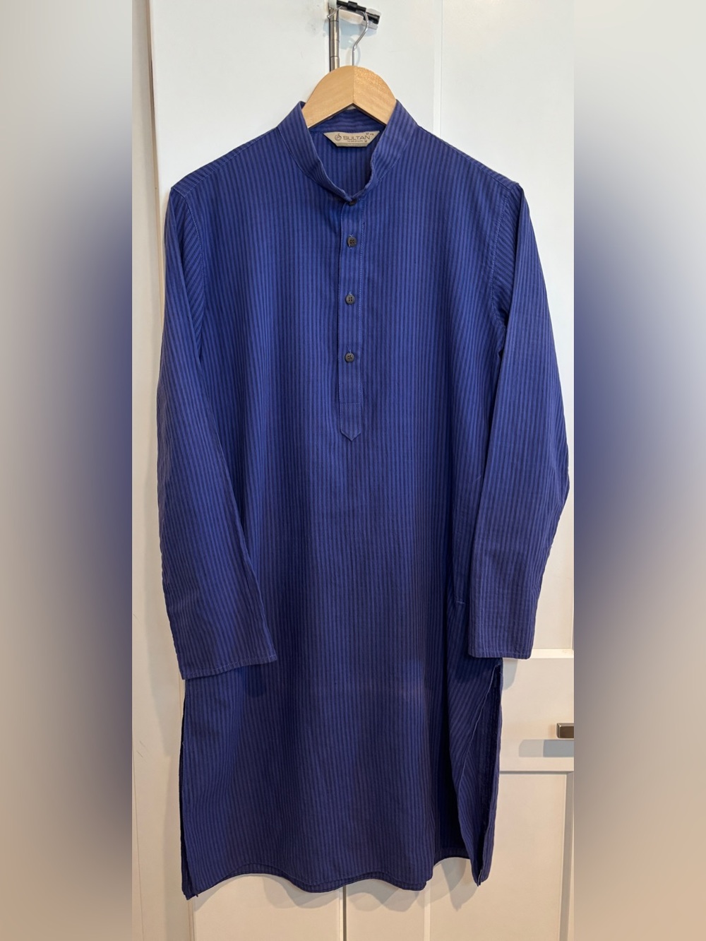 Men's Striped Mandarin Collar Slim Fit Tunic. Size M